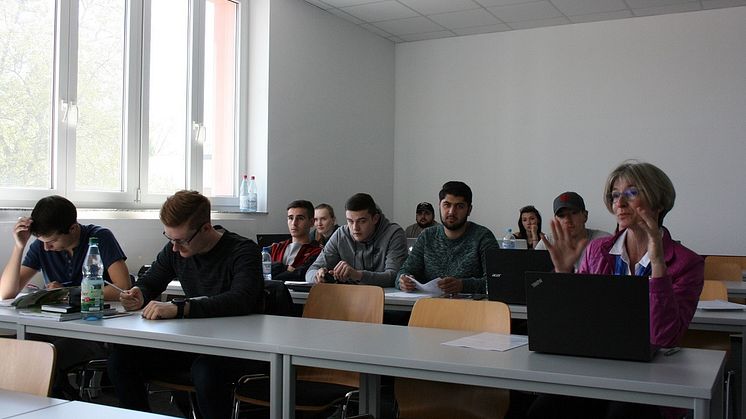 Erstsemester beim Englisch-Unterricht mit Dr. Rebecca A. Henschel. Foto: Janina Reichert.