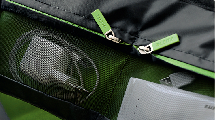 Smart Traveller väska - nätficka för tillbehör