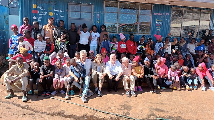 Dorothea von Boxberg (erste Reihe, mittig) bei ihrem Besuch im „Mothers‘ Mercy Home“ (Nairobi) im Januar 2023