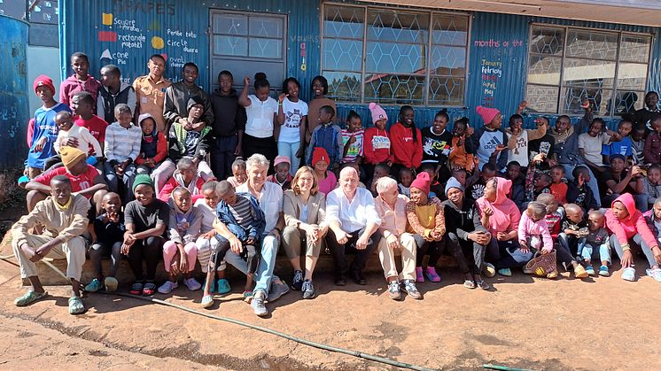 Dorothea von Boxberg (erste Reihe, mittig) bei ihrem Besuch im „Mothers‘ Mercy Home“ (Nairobi) im Januar 2023