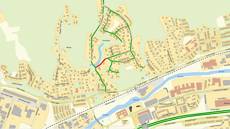 Avstängningen är markerad med röd färg. Alternativ bilväg är markerad med grön färg.