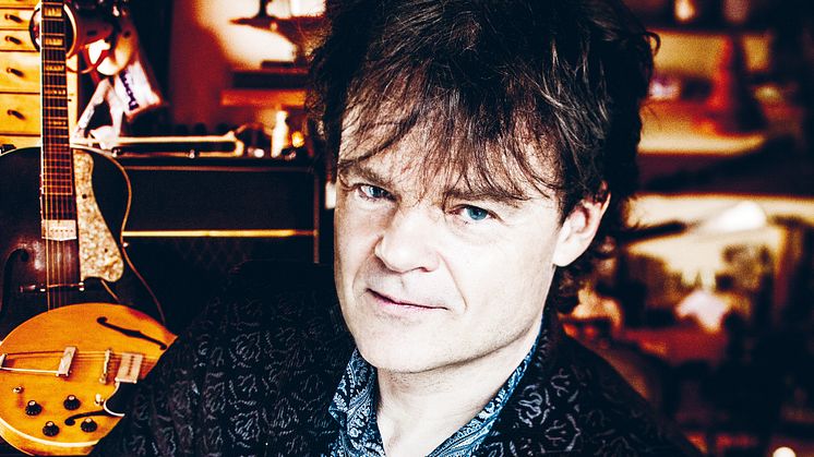 Nisse Hellberg, en av Sveriges största rockmusiker och låtskrivare ger ut bok om åren i Wilmer X, sin solokarriär och livet däremellan