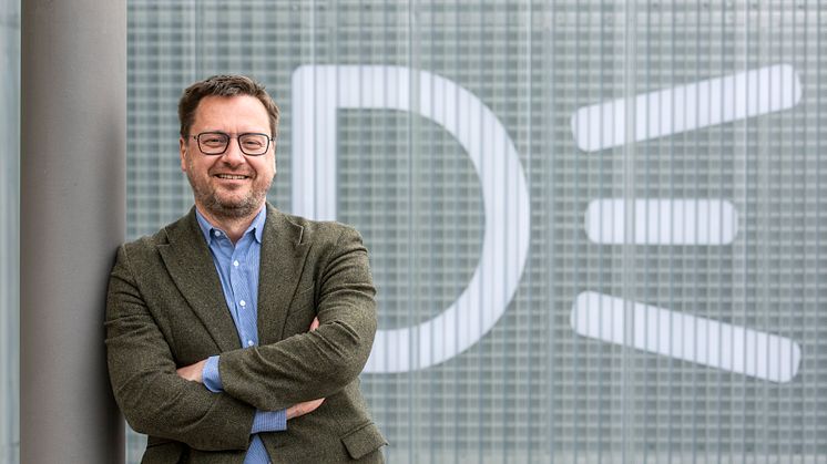 Deichman Bjørvika kan vinne internasjonal kulturpris allerede i november. Biblioteksjef Knut Skansen er naturlig nok glad. Foto: Erik Thallaug. 