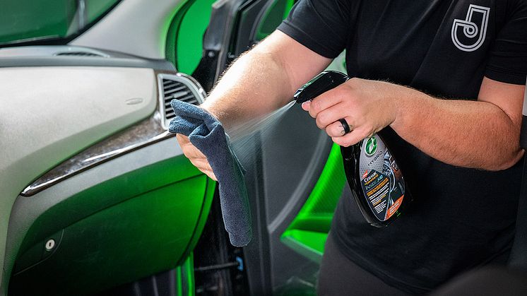 Turtle Wax lanserar ny duo i serien Hybrid Solutions