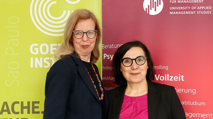 Sprachliche und akademische Managementausbildung: Susan Zerwinsky (Institutsleiterin Goethe-Institut Mannheim) und Prof. Dr. Perizat Daglioglu (Präsidentin HdWM)