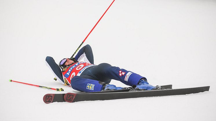 Sandra Näslund har skadat sig i ett knä och kommer inte kunna vara med i världscuppremiären för skicross. Foto: Bildbyrån