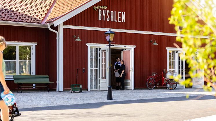 Ny restaurang med plats för hundratals och en känsla av 50-tal.