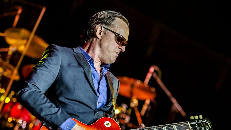 Joe Bonamassa by Robert Sutton (35)