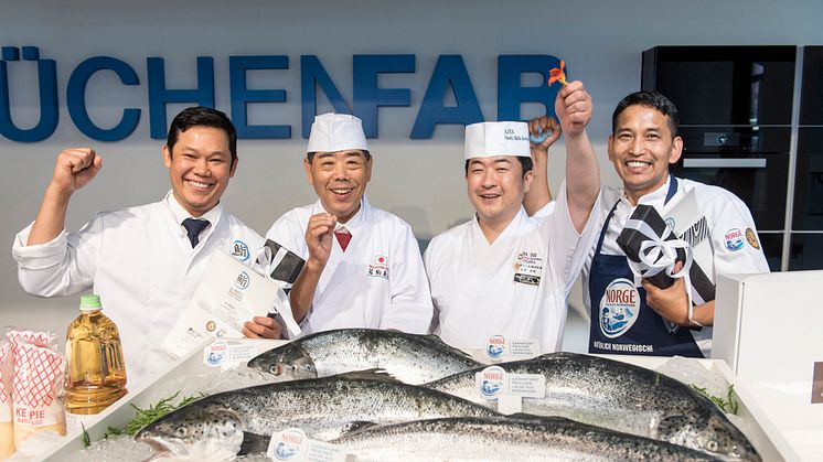 Große Freude bei der Global Sushi Challenge: Sieger Mongkol Patprom, Sushi-Großmeister Hirotoshi Ogawa und Takashi Okumura, Drittplatzierter Bijaya Gurung (v.l.)