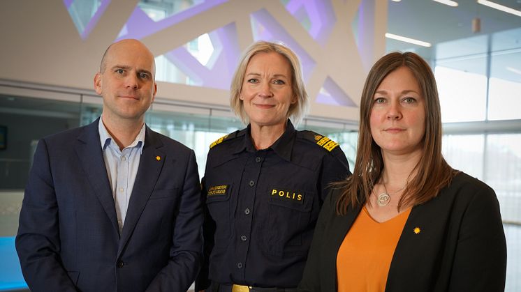 Anders Tallgren (S) kommunalråd, Ulrika Sundström lokalpolisområdeschef, Frida Nilsson (C) kommunalråd.