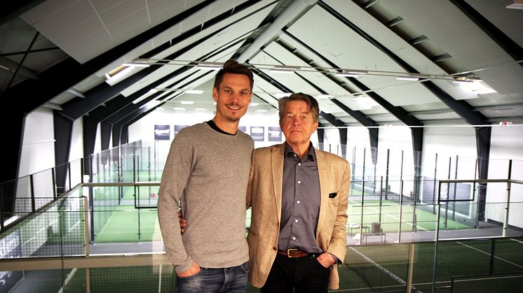 Erling Pålsson och Markus Rosenberg valde Skånska Energilösningar som totalleverantör för Padel Court No 9 i Höllviken.