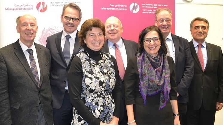 (v.li.): HdWM-Präsident Prof. Dr. Michael Nagy, HdWM-Geschäftsführer Wolfgang Dittmann, Prof. Dr. Dolores Sanchez Bengoa, Ehrensenator Prof. Dr. Carl-Heinrich Esser, Prof. Dr. Perizat Daglioglu, Prof. Dr. Franz Egle, Ehrensenator Mustafa Baklan.