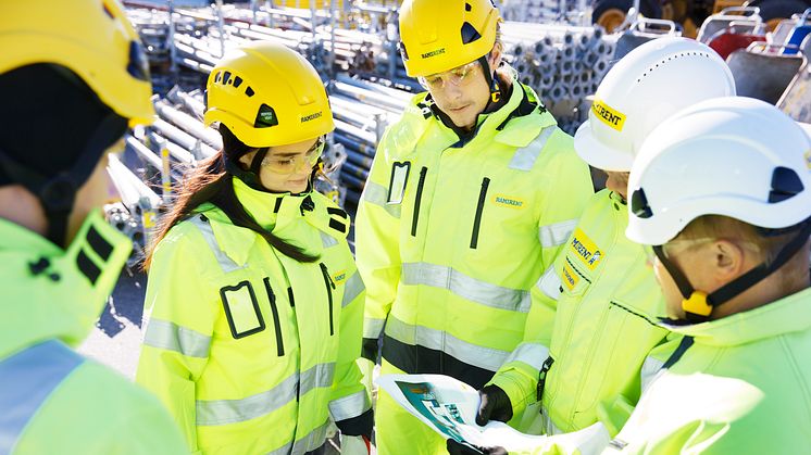 Säkerhet på byggarbetsplatsen är en prioriterad fråga i samarbetet mellan Erlandsson Bygg och Ramirent. Bild: Ramirent