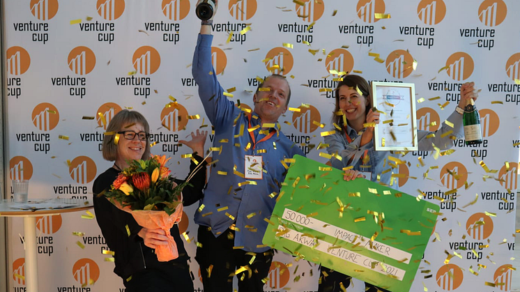 Big Akwa tilldelas årets Impact Maker i Venture Cups Sverigefinal. Foto: Venture Cup.