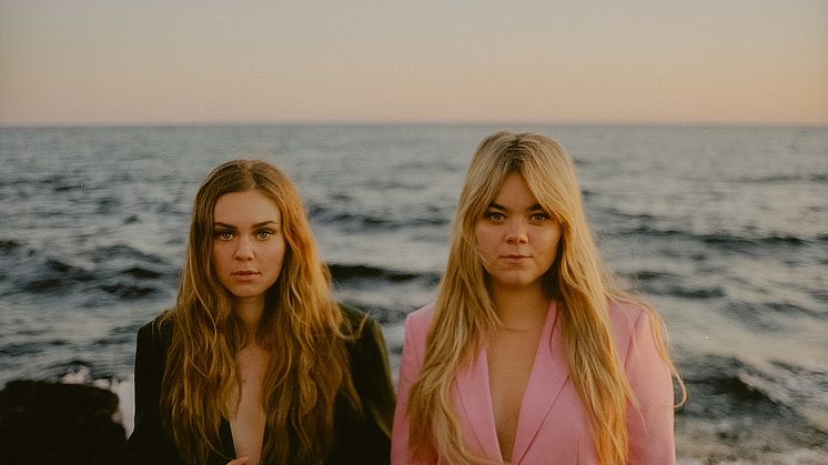 SUCCÉSYSTRARNA I FIRST AID KIT ÄR HÄR MED NY MUSIK!