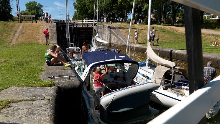 Varje år arbetar cirka 100 personer med att ge Göta kanals besökare en drömsemester. 