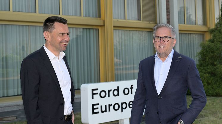 Martin Sander (Director General al diviziei Ford Model e / Președinte al Ford-Werke GmbH) și Stuart Rowley (Președinte Ford Europa / Chief Transformation & Quality Officer, Ford Motor Company)