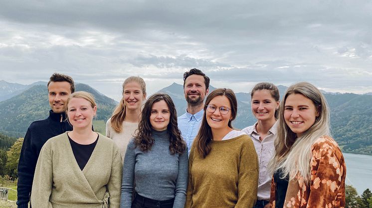 Landwärme GmbH; abgebildet v.l.n.r.: Felix Pfeilmeier, Andrea Giselbrecht, Caroline Braun, Felicitas Vieweg, John Cosmo Dwelle, Sarah-Luise Grimm, Isabell Schlittenhardt, Katharina Weigl