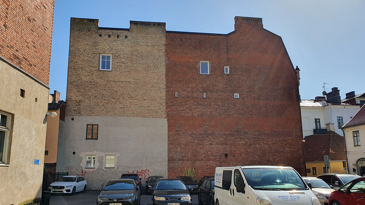 Väggen för muralmålningen på Stora Gråbrödersgatan 12.