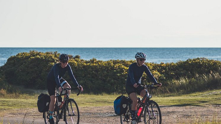 Cykling längs med Kattegattleden i kustnära miljö. Foto Ron Johansson.