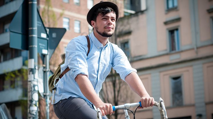 Gå och cykla säkert under träden på Nobelvägen 