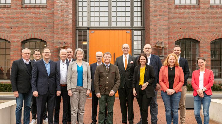 Die Teilnehmenden des Treffens mit Kammerdirektor Dr. Bernd von Garmissen (mitte).