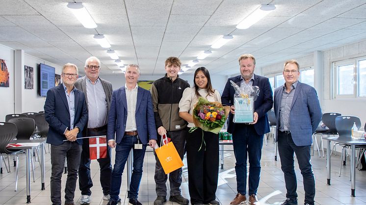 Fra venstre mod højre: Lars Bagger Hansen, Søren Sørensen, Lars Michael Madsen, Benjamin Hesselberg Mikkelsen, Nuun Ebert Nielsen, Morten Kaad og Claus Barnewitz. Foto: DS Stålkonstruktion · Fotograf: Annemarie Baumann