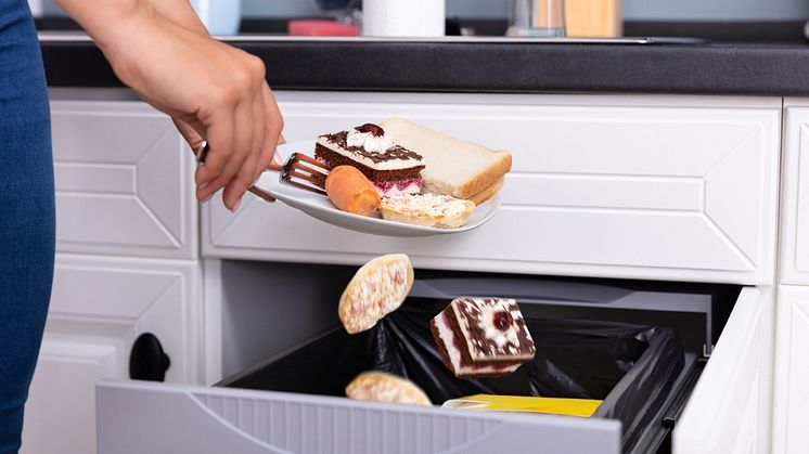 “Lipödem? Dann ungesundes Essen unbedingt vermeiden!”, meint Facharzt und Experte Dr. Denis  Simunec aus Soest. Symbolbild: iStock/ AndreyPopov | Lizenznehmer: Pressebüro LAAKS