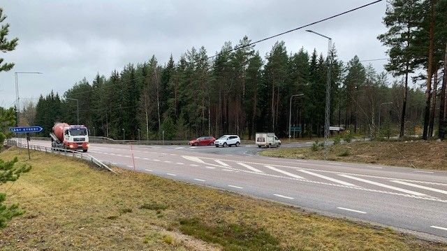 Korsningen Arningevägen/Jarlabankes väg är redan idag hårt belastad.