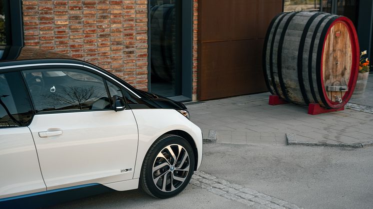 I fjor kjøpte Hedin Automotive, seg inn i det nytenkende mobilitetsselskapet imove for å møte det nye nytt atferds- og kjøpsmønsteret. Nå skal Bavaria levere rekkeviddevinneren BMW iX3 og BMW i4 til imove.