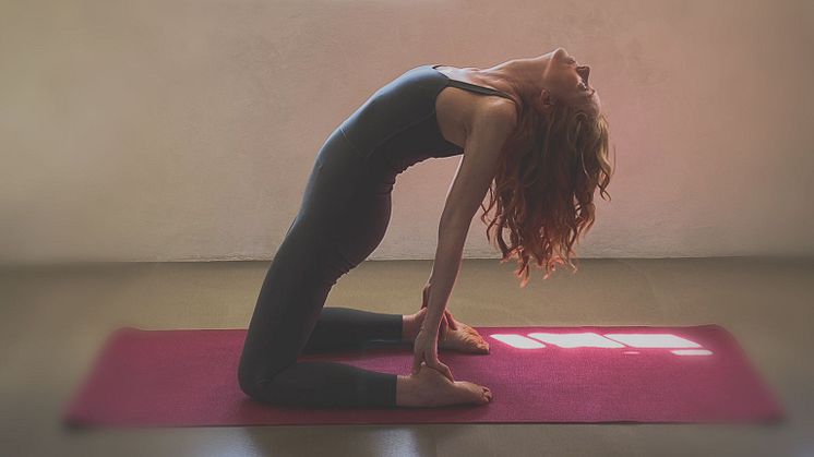 Therese Åkesson - pressbild yoga