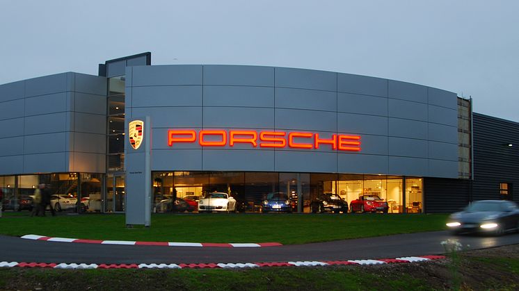 Sveriges största Porsche Center invigs i Borås