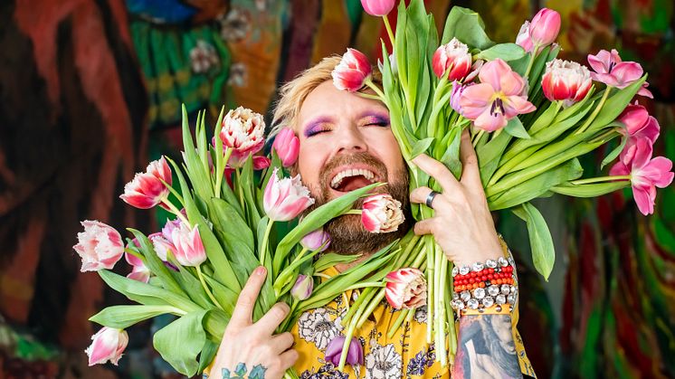 Rickard Söderberg berättar om vilken roll tulpanerna spelar i hand liv. Foto: Christina Uhlin