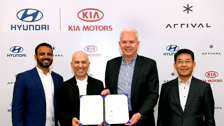 Hyundai and Kia Make Strategic Investment in Arrival_signing ceremony 2 (1)