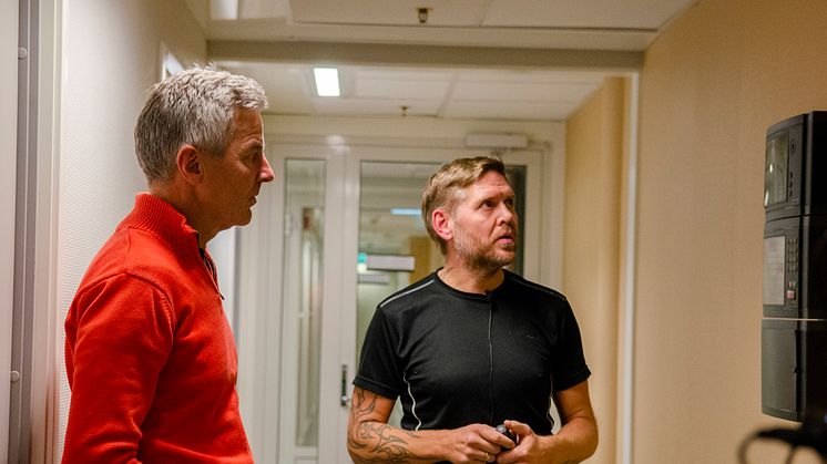 Drifter Kjetil Goddokken på Ahus avdelingen Åråsen har med seg seniorrådgiver Øyvind Sandstad på årets Fang energityven. Foto: Andrea Nøttveit