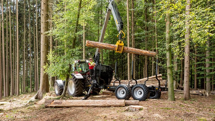 MF1602/V9000 Skogsvagn och kran från skogsprogrammet Multiforest.