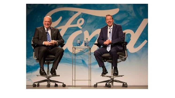 Jim Hackett – nový prezident a generální ředitel Ford Motor Company (vlevo)
