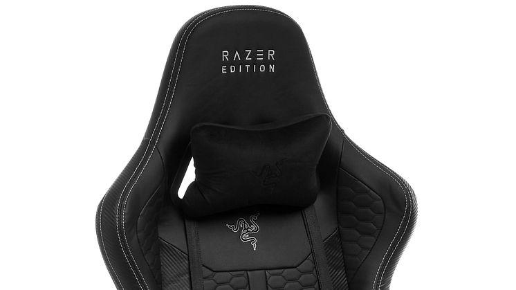 Slangen under nakkestøtten indgår i RAZERS ikoniske logo, som verden over er ensbetydende med eftertragtet kvalitetsudstyr til de mest passionerede gamere.
