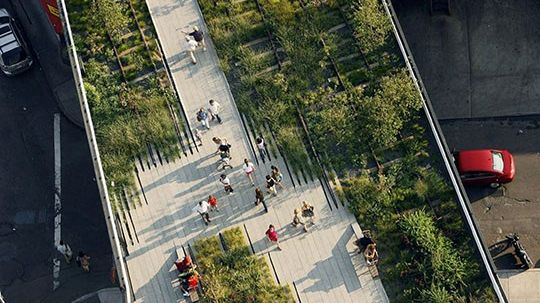 	The High Line is a public park built on a historic freight rail line elevated above the streets on Manhattan’s West Side.