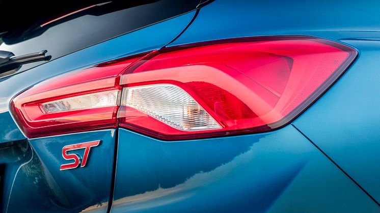 FORD_2019_FOCUS_ST_Performance_Blue_84