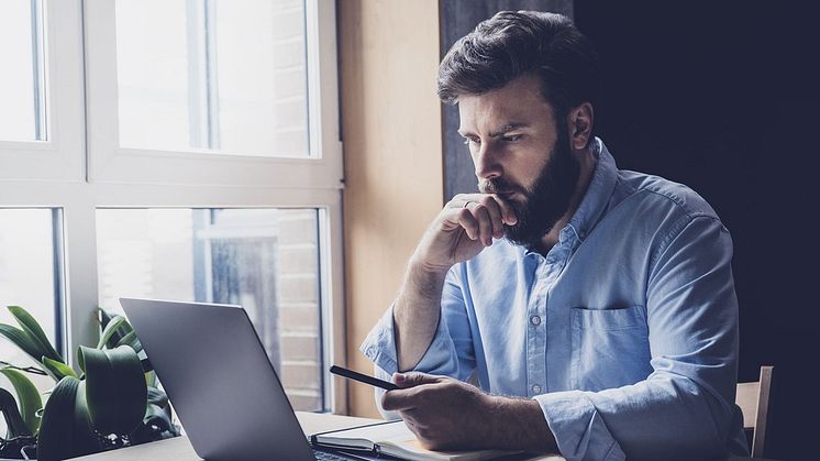 Gjenåpningen har ikke ført til en folkevandring tilbake på kontoret. Fortsatt jobber hver tredje arbeidstaker på hjemmekontor, viser en ny undersøkelse. Simployer forklarer. FOTO: Dreamstime