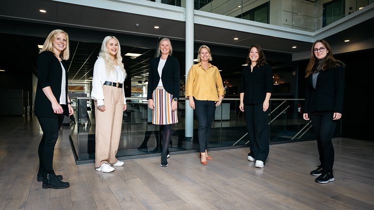 Bilde fra venstre Heidi Iversen, Mia Landsem, Charlotte Hovring, Marianne Harlem, Vilde Foss Arnesen og Una Prohic. Foto krediteres Erik Krafft.