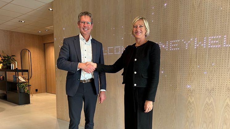 Business Leader Europe North i Honeywell Fire, Paul de Bruin, og administrerende direktør i Berggård Amundsen, Hege Amundsen Elvestad, møttes på Langhus tidligere i høst. 