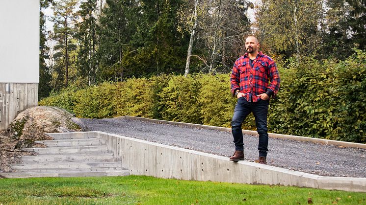 Björn bygger bo – Gjuten stödmur