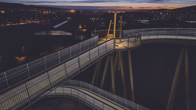 Bilde av Stovnertårnet som fikk diplom i kategorien "Norsk Lyspris - Beste utendørsprosjekt" 2018. Foto av Tomasz Majewski i forbindelse med Norsk Lyspris 2018