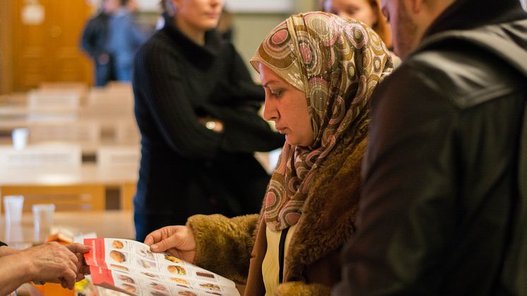 ”Ihanaa jos voisi olla ystävä” – Monikulttuurinen terveystapahtuma Oulussa innosti