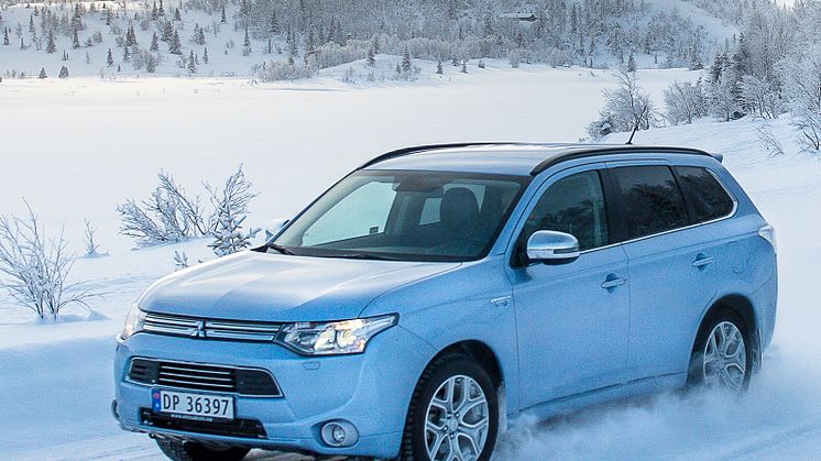 Mitsubishi Outlander Plug-In Hybrid - etterspørselen etter ladbar SUV er kraftig økende