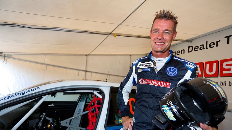 Fredrik Ekblom, Volkswagen Dealer Team, inledde STCC-helgen i Karlskoga bäst med att vara snabbast på det första testpasset.  Foto: Tony Welam/STCC