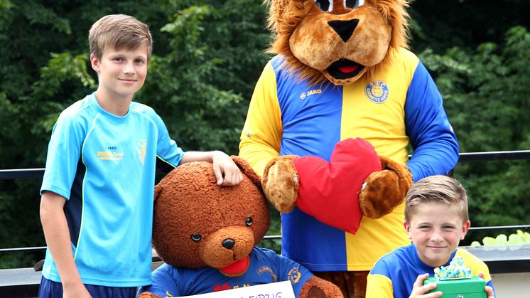 Unser Herz für Bärenherz, Kinder spielen Fußball für den guten Zweck