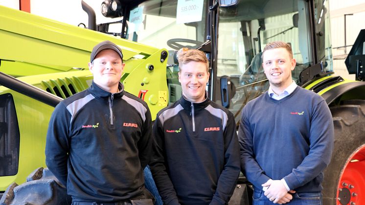 Servicetekniker Anton Nilsson, servicetekniker Jacob Carlsson och säljare Alexander Håkansson jobbar på anläggningen i Alvesta. Foto: Swedish Agro Machinery